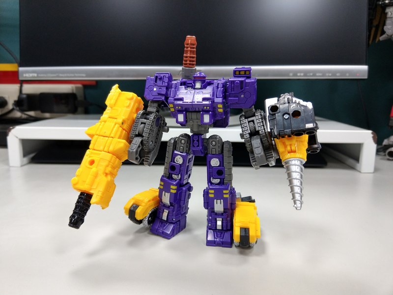 Transformers Powerdasher Zetar Generations Selects Drill Dasher In Hand Photos 14 (14 of 15)